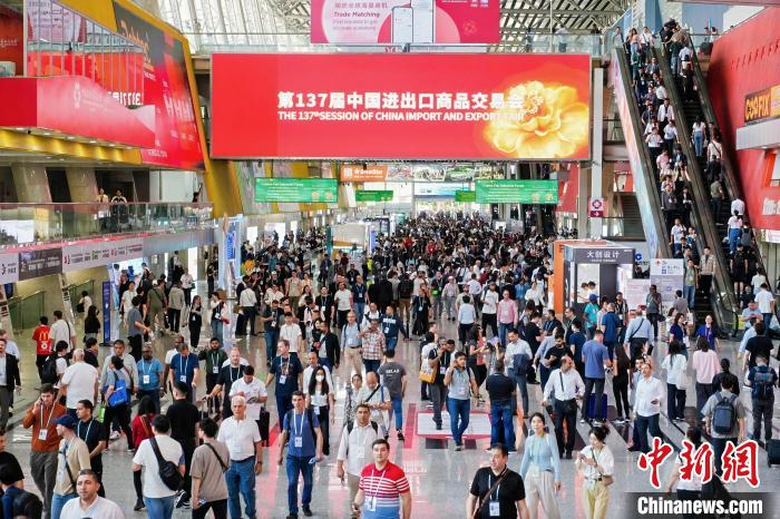 QGM manufaktur pintar bersinar di Canton Fair | Saham QGM Biarkan dunia melihat kekuatan mesin bata Cina