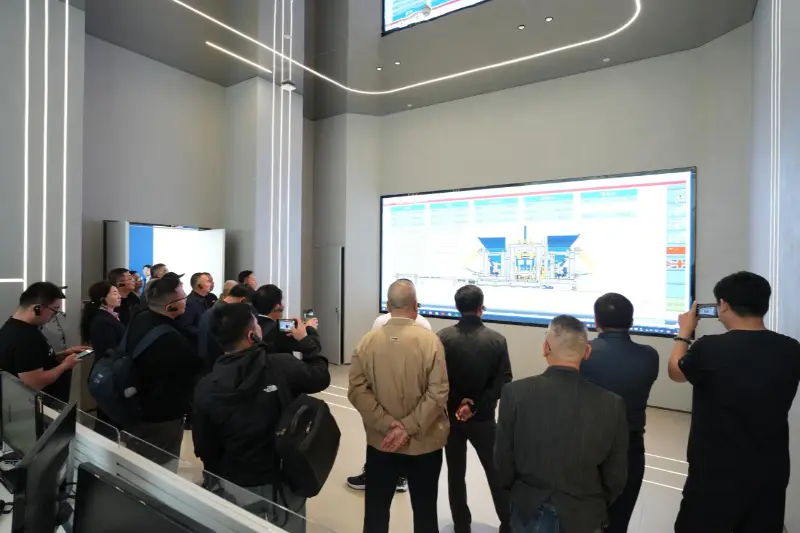 Pertemuan Dewan Tetap Kedua dari Sesi ke-8 Asosiasi Blok Bangunan Tiongkok Diadakan di Quanzhou; Quangong Machinery Co., Ltd. Berkontribusi pada Pertukaran dan Pengembangan Industri.